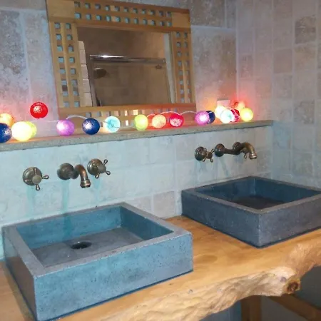 Duplex 8 Couchages 75 M2, Terrasse 12 M2 Dans Village Typique Heraultais Апартаменты *